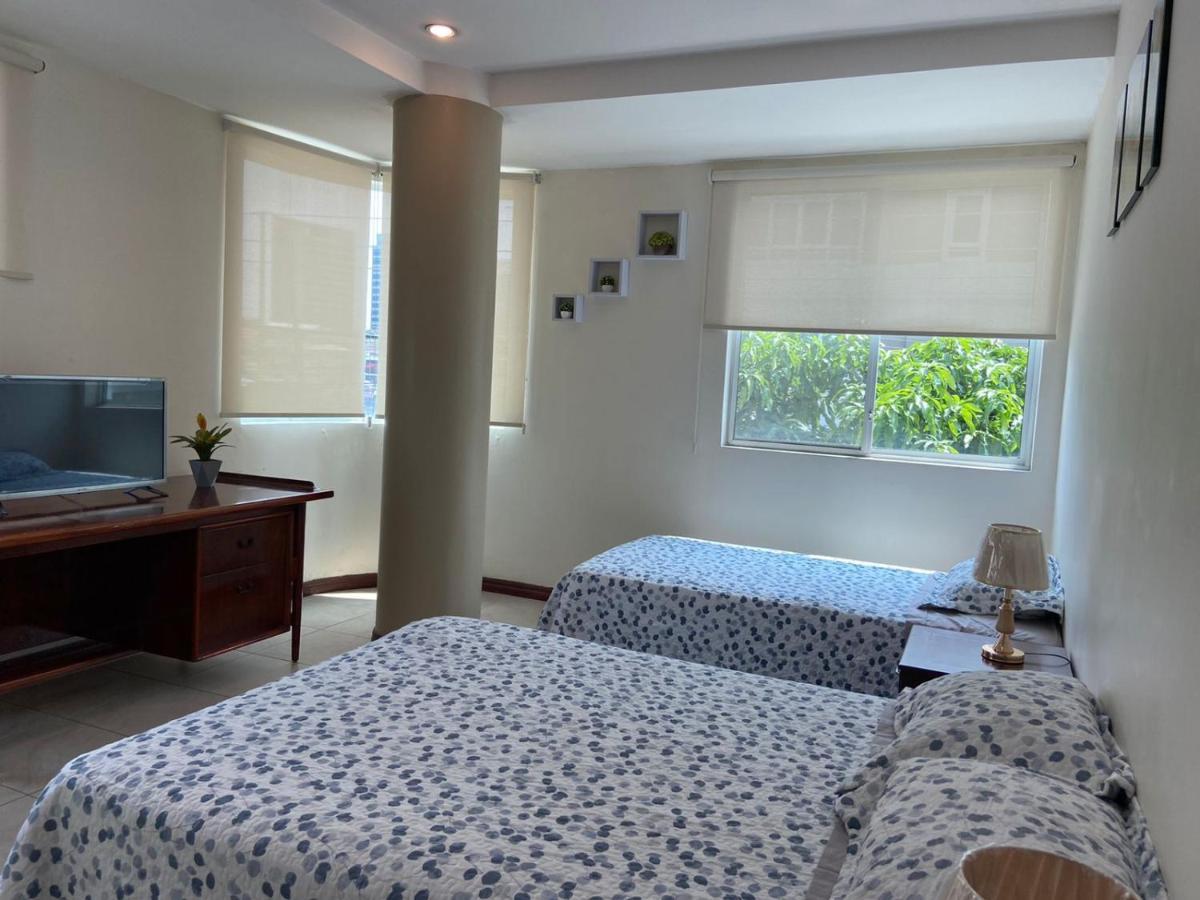Doral Suite ¡Cerca Del Aeropuerto! グアヤキル エクステリア 写真