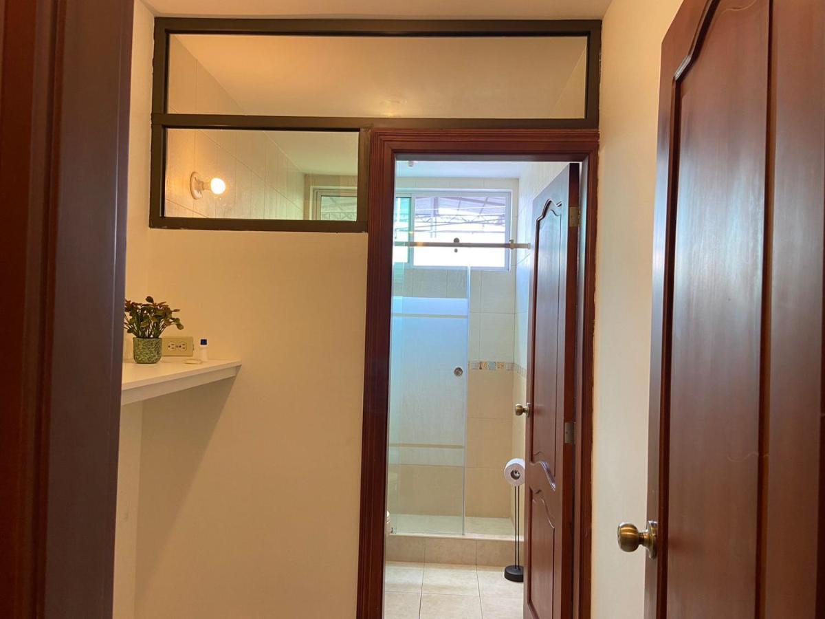 Doral Suite ¡Cerca Del Aeropuerto! グアヤキル エクステリア 写真