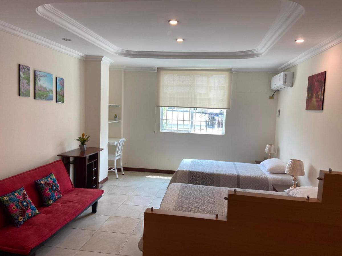 Doral Suite ¡Cerca Del Aeropuerto! グアヤキル エクステリア 写真