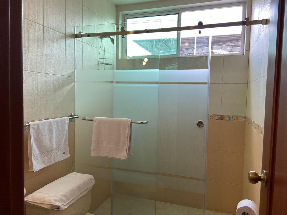 Doral Suite ¡Cerca Del Aeropuerto! グアヤキル エクステリア 写真